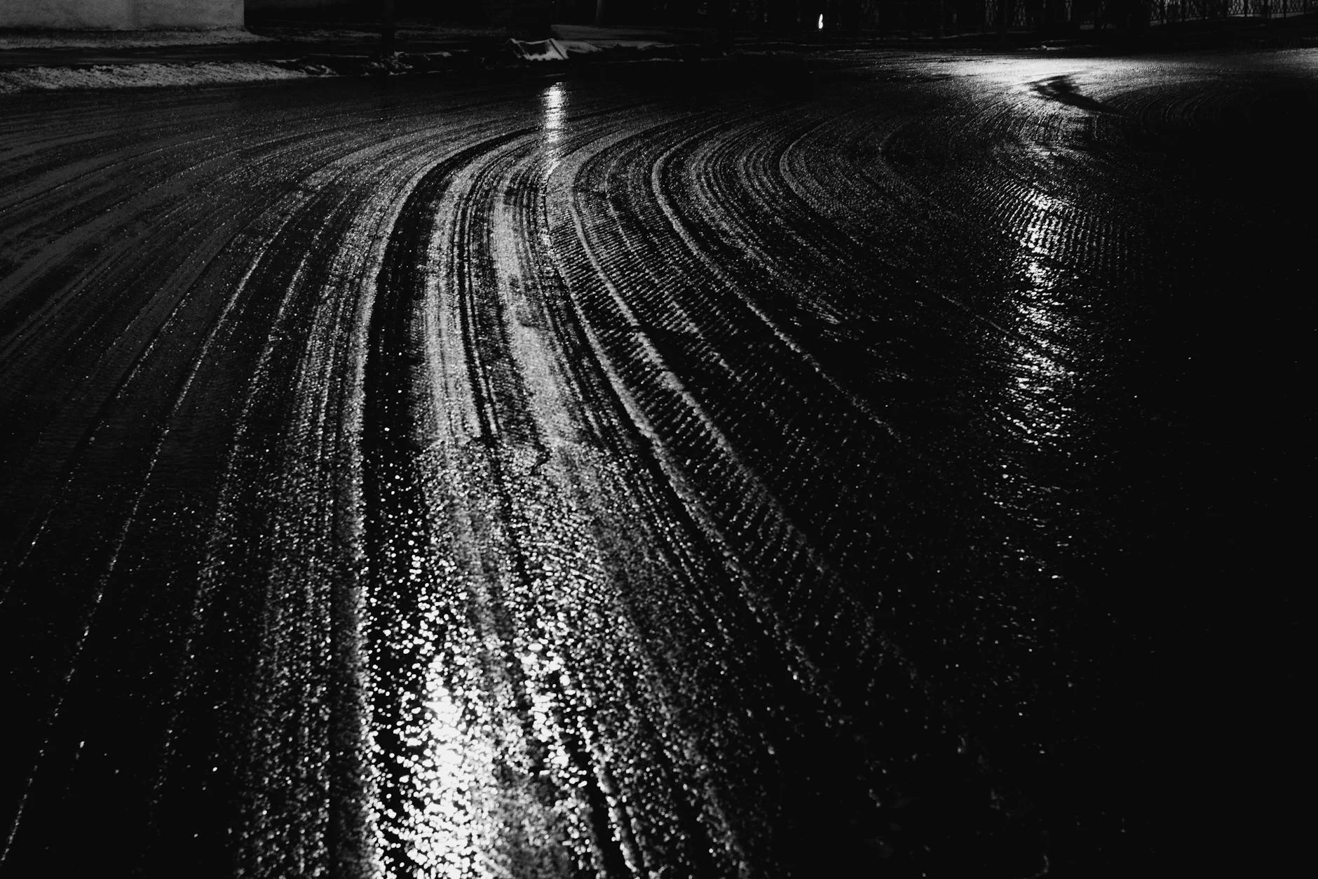 Моды для воссоздания атмосферы ночного города: освещение, дождь и отражения в NFS Most Wanted и Carbon