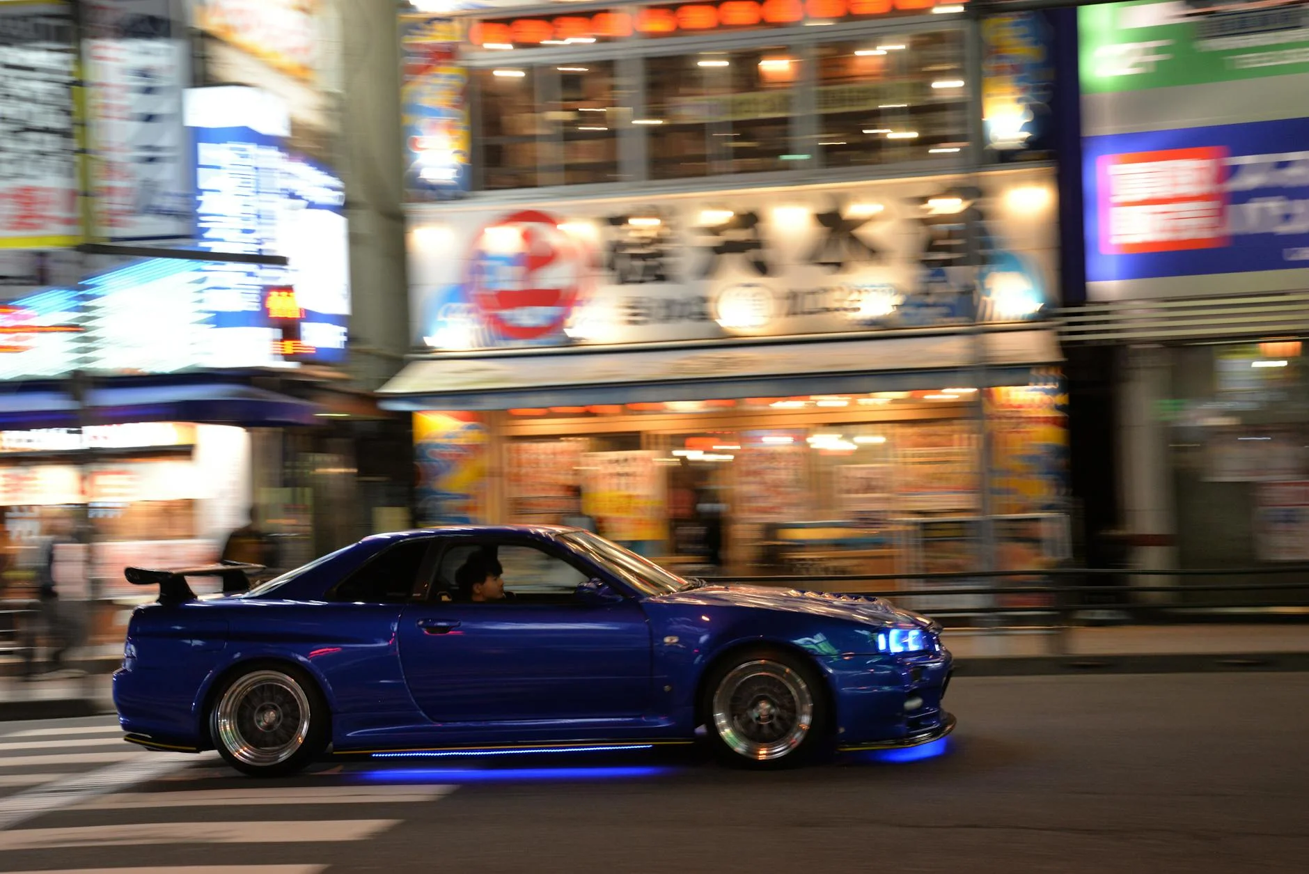 Need for Speed Unbound police chase night city neon lights