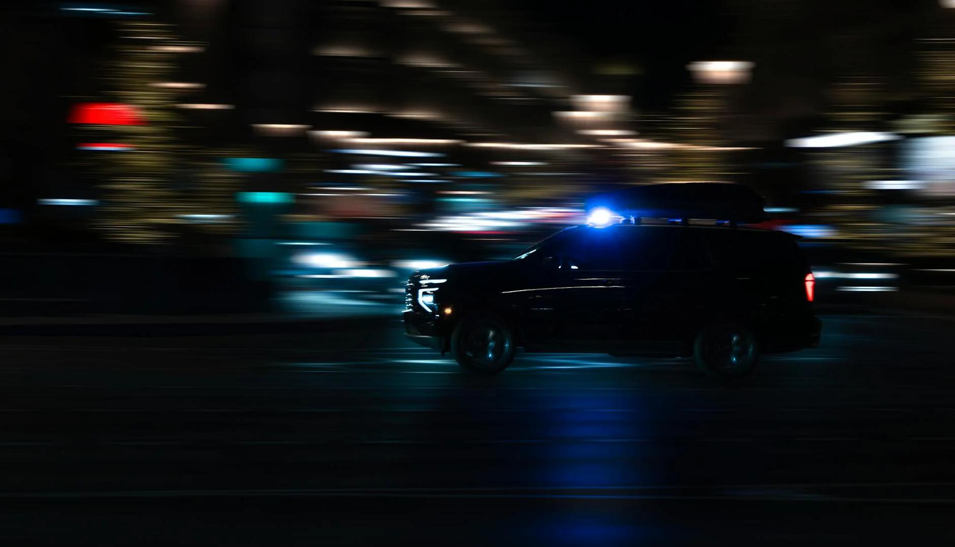 Need for Speed Most Wanted 2005 police chase night highway