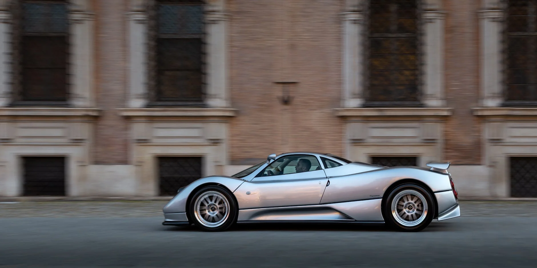 Ford GT supercar 2005 silver racing heritage Le Mans