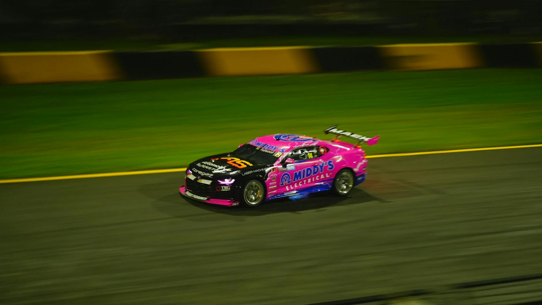 Need for Speed Heat night racing police chase neon city