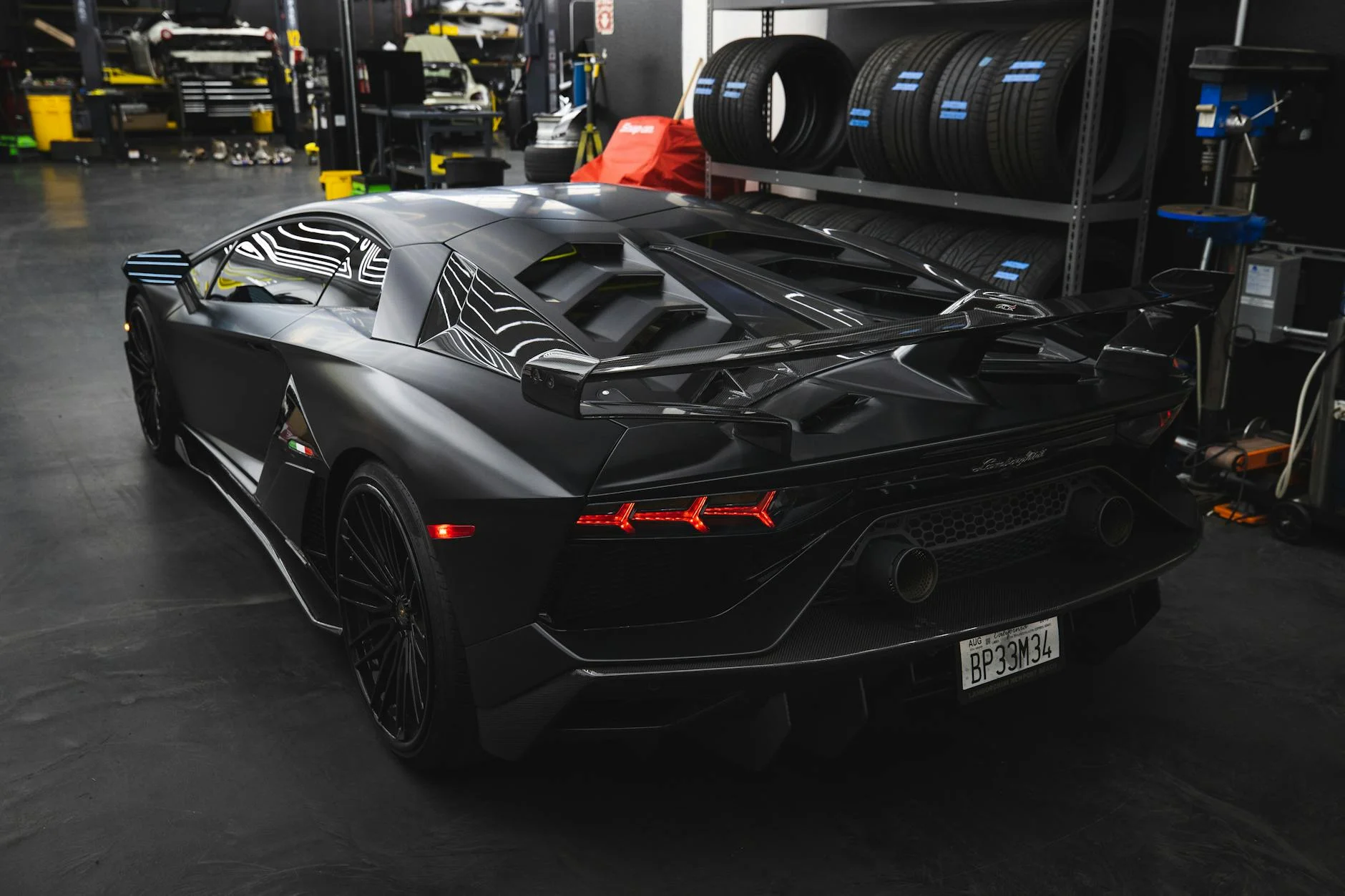 supercar rear diffuser downforce aerodynamics Lamborghini Porsche