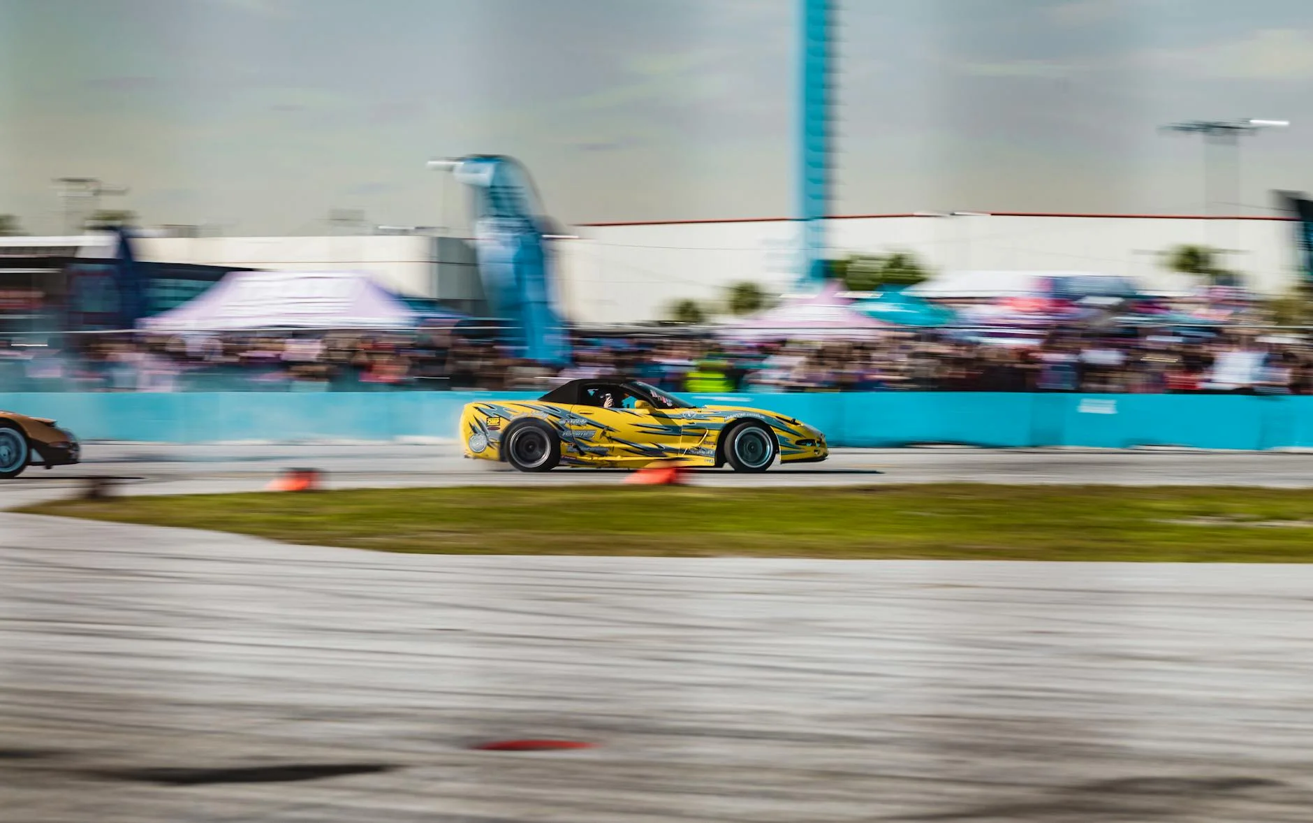 Need for Speed Heat Miami night racing neon lights palm city