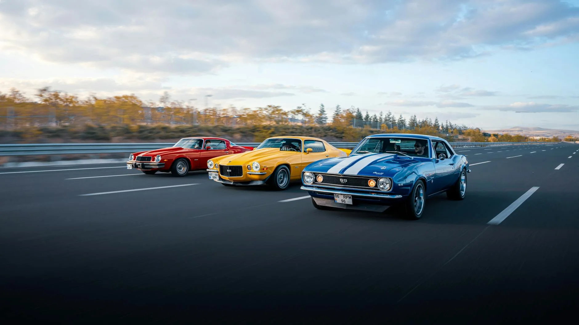 Need for Speed Rivals Bugatti Veyron vs Chevrolet Corvette Stingray racing highway