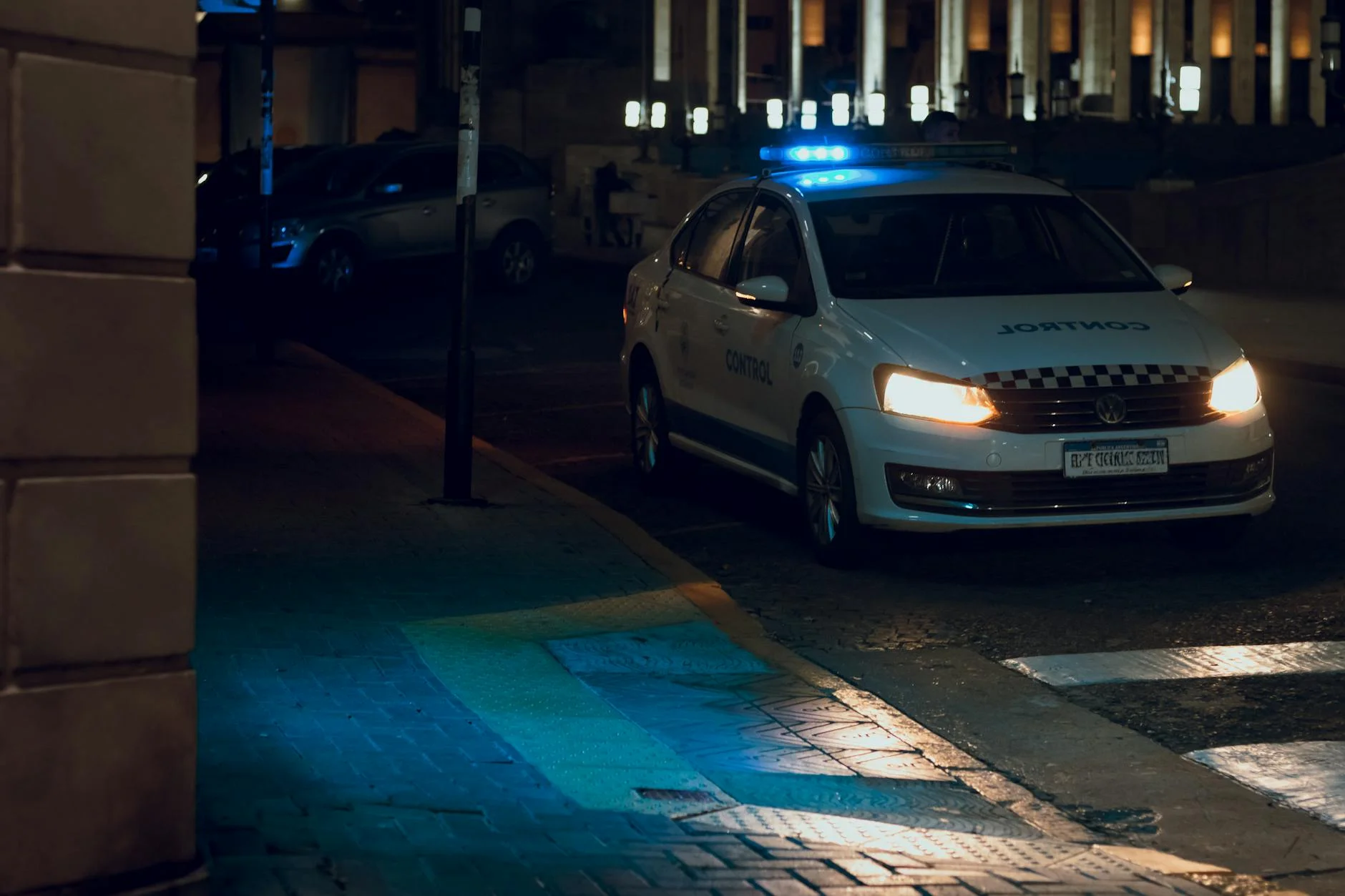 street racing cars police lights night escape urban