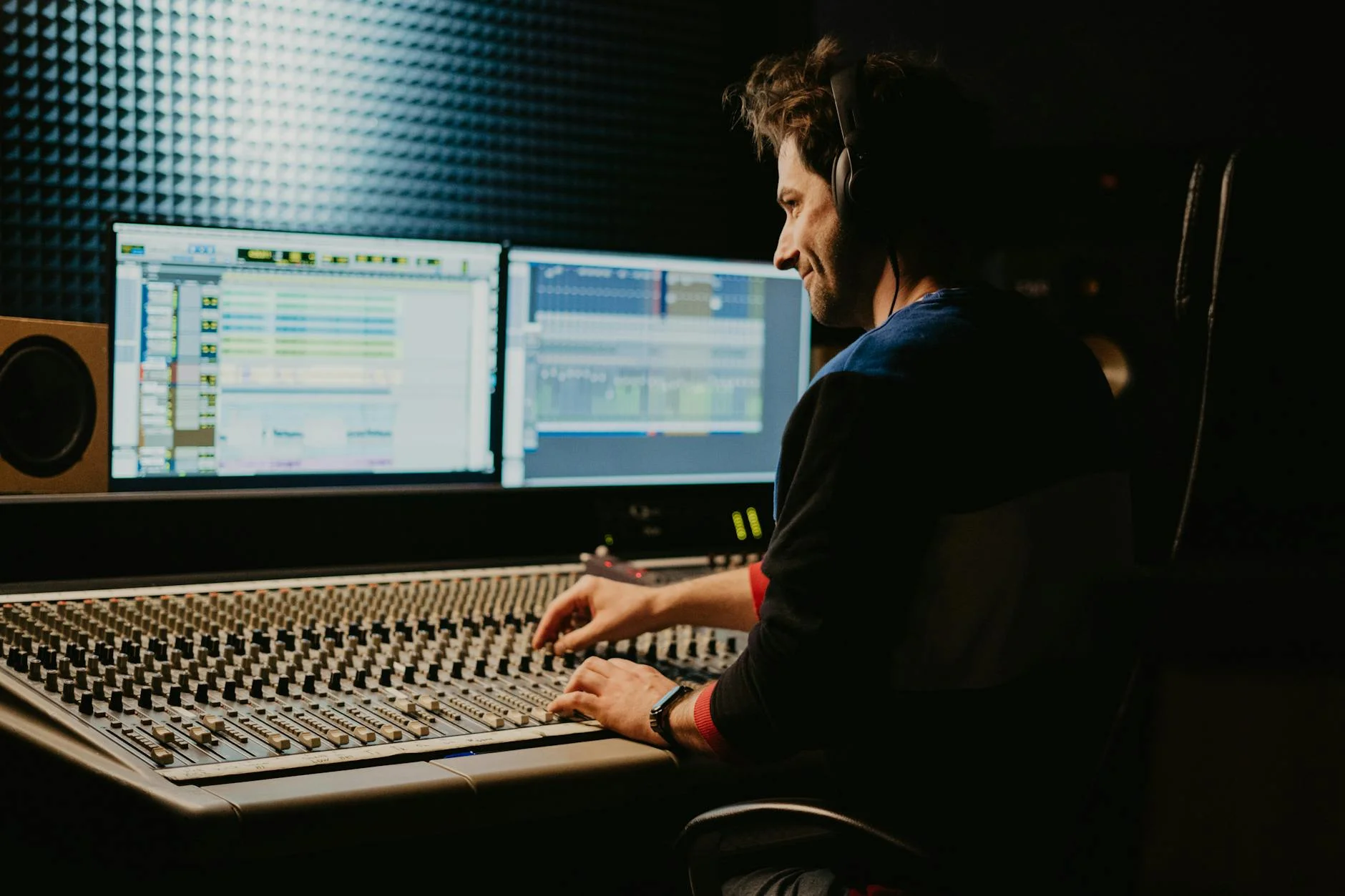 gaming headphones bass sound music studio setup