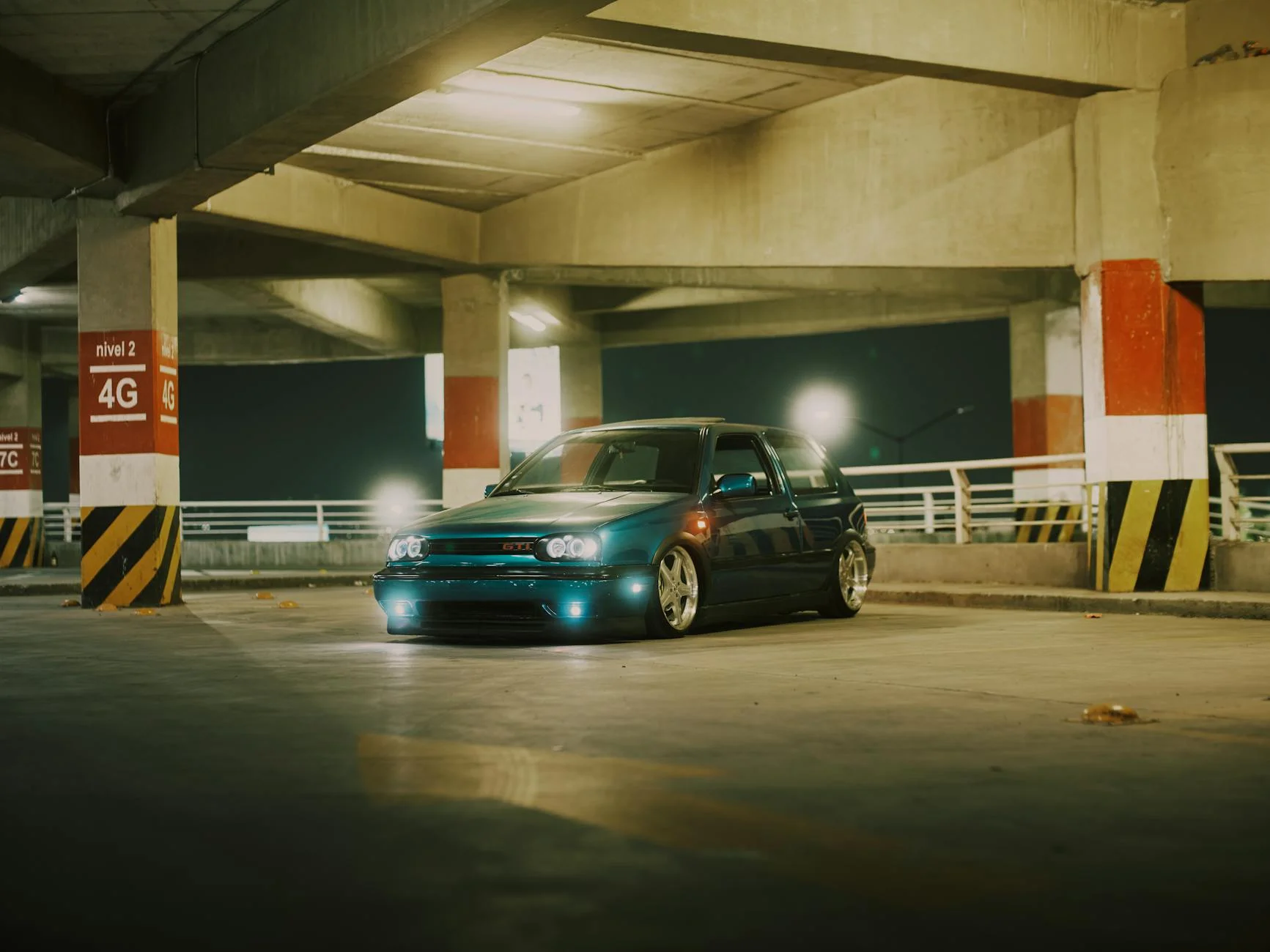 Need for Speed Underground 2 car customization tuning shop night