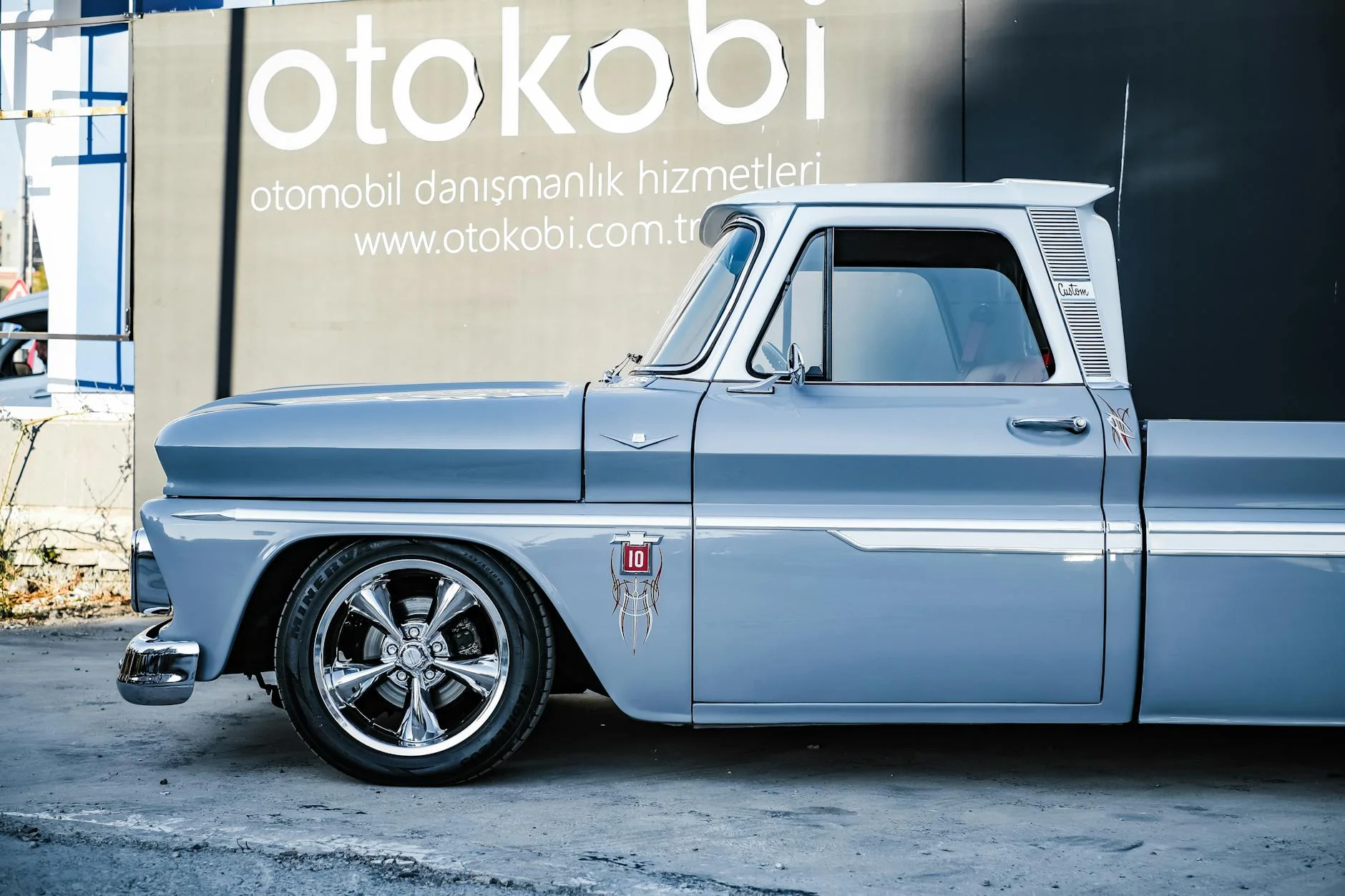 Ford F-150 pickup truck custom tuning street style