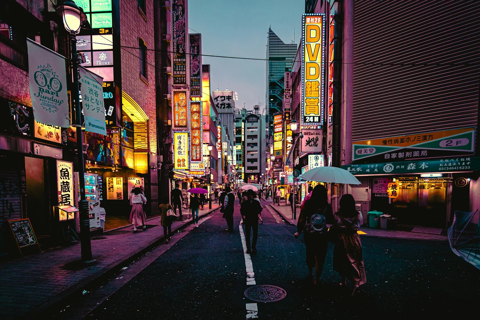 Japan Tokyo street night neon lights car culture racing