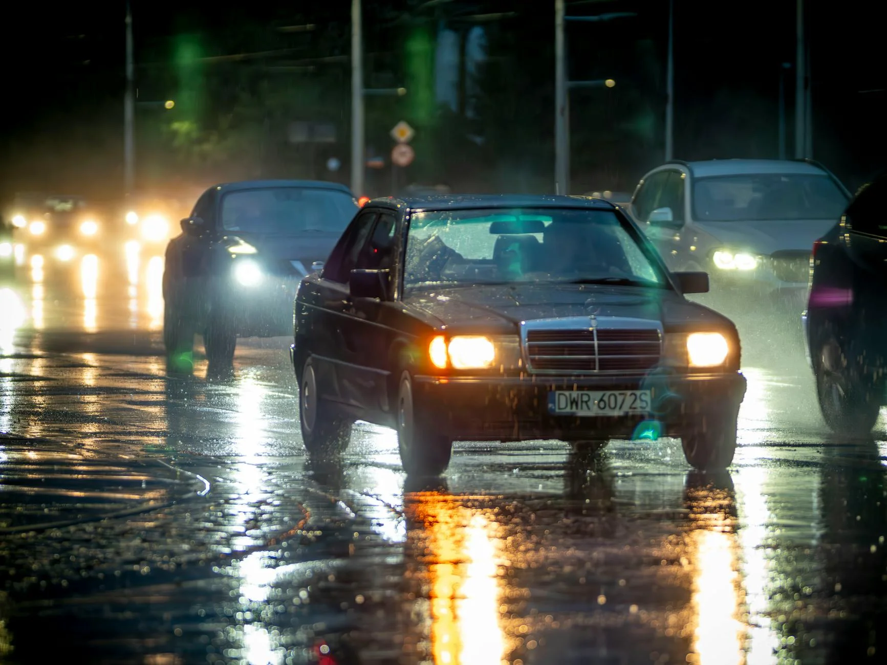 Need for Speed Heat night rain racing wet road neon city