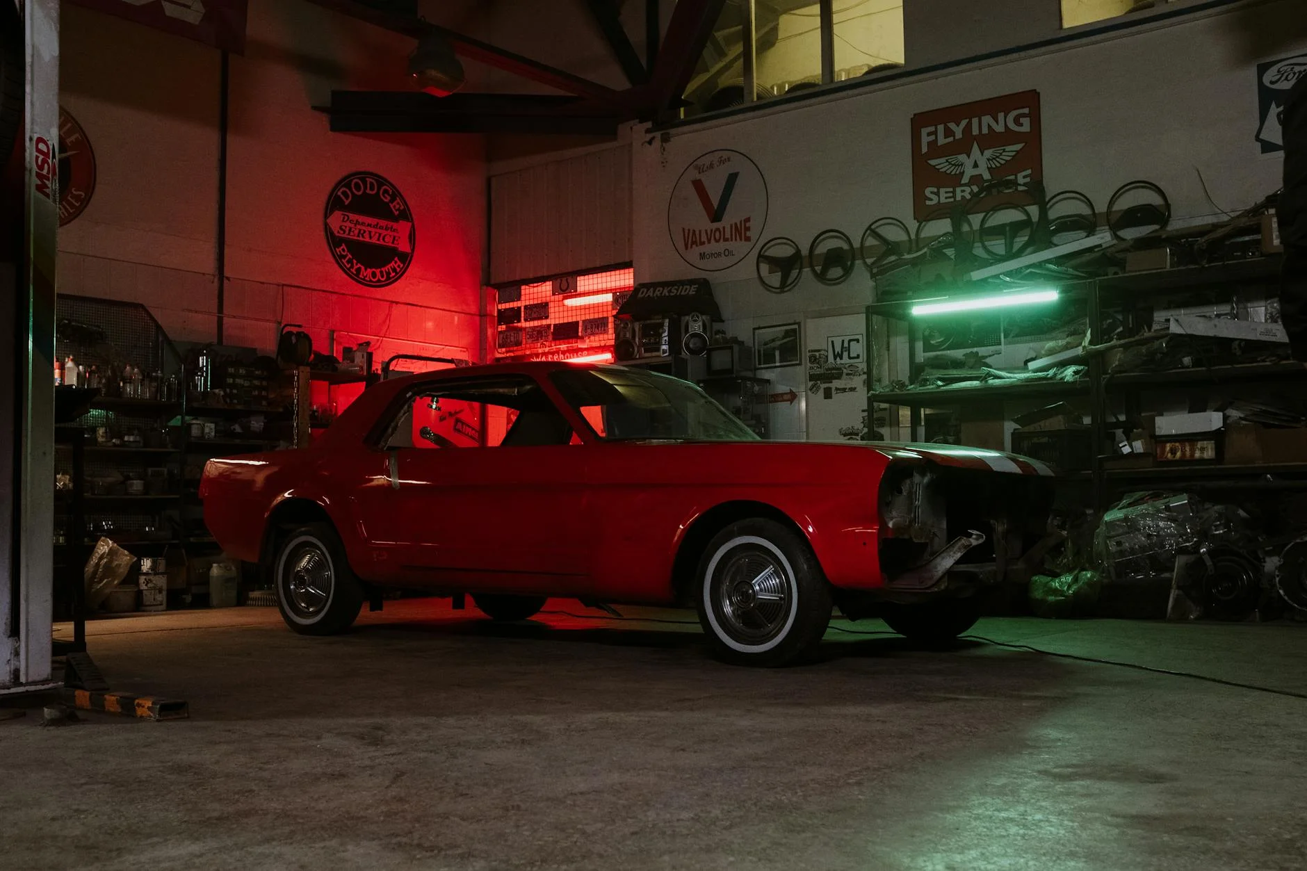 Dodge Viper RT10 classic muscle car garage 1990s