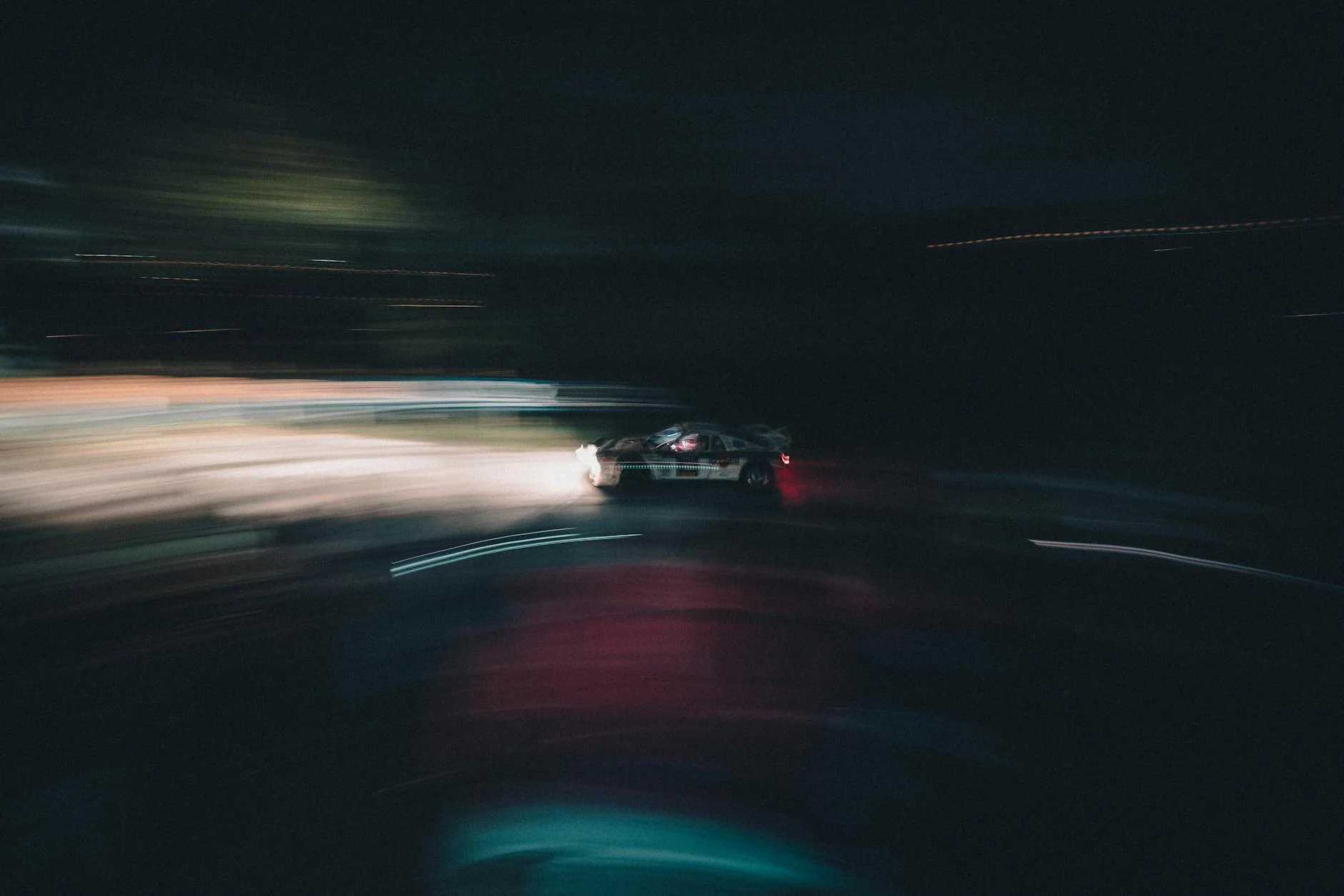 smartphone racing game neon city night street racing mobile app